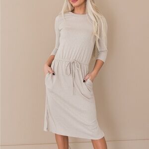 Neesees Dress The Amia Taupe Ribbed Midi Dress